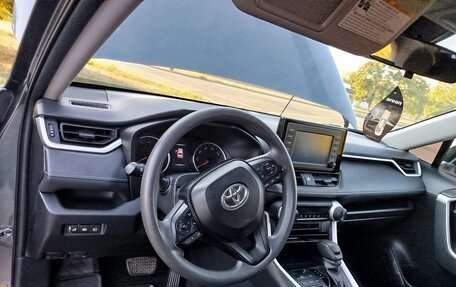 Toyota RAV4, 2019 год, 3 200 000 рублей, 9 фотография