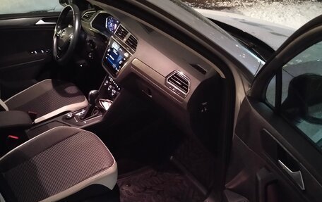 Volkswagen Tiguan II, 2020 год, 2 620 000 рублей, 7 фотография