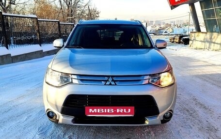Mitsubishi Outlander III рестайлинг 3, 2014 год, 1 280 000 рублей, 2 фотография
