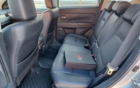 Mitsubishi Outlander III рестайлинг 3, 2014 год, 1 280 000 рублей, 9 фотография