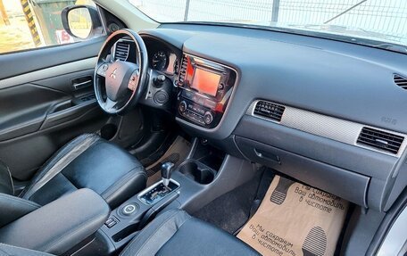 Mitsubishi Outlander III рестайлинг 3, 2014 год, 1 280 000 рублей, 11 фотография