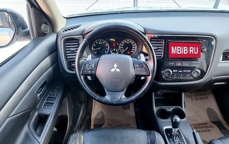 Mitsubishi Outlander III рестайлинг 3, 2014 год, 1 280 000 рублей, 10 фотография
