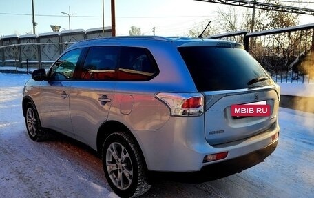 Mitsubishi Outlander III рестайлинг 3, 2014 год, 1 280 000 рублей, 6 фотография