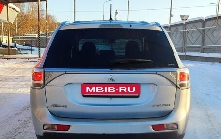 Mitsubishi Outlander III рестайлинг 3, 2014 год, 1 280 000 рублей, 5 фотография