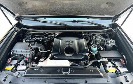 Toyota Land Cruiser Prado 150 рестайлинг 2, 2021 год, 6 950 000 рублей, 12 фотография