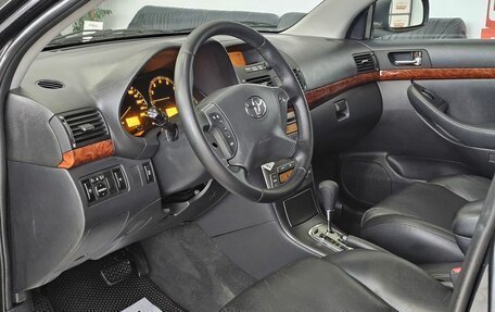 Toyota Avensis III рестайлинг, 2004 год, 1 079 000 рублей, 12 фотография