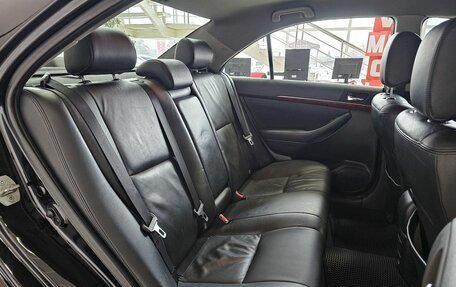 Toyota Avensis III рестайлинг, 2004 год, 1 079 000 рублей, 19 фотография