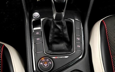 Volkswagen Tiguan II, 2021 год, 3 390 000 рублей, 19 фотография