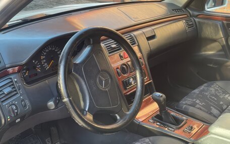 Mercedes-Benz E-Класс, 1998 год, 345 000 рублей, 6 фотография