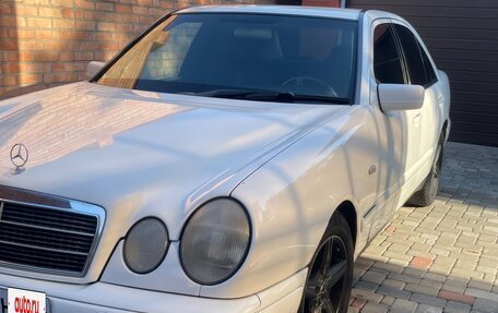 Mercedes-Benz E-Класс, 1998 год, 345 000 рублей, 4 фотография