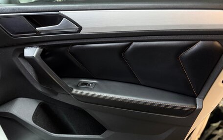 Volkswagen Tiguan II, 2017 год, 2 300 000 рублей, 17 фотография