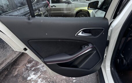 Mercedes-Benz GLA, 2018 год, 3 750 000 рублей, 14 фотография