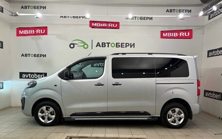 Opel Zafira Life I, 2022 год, 3 500 000 рублей, 2 фотография