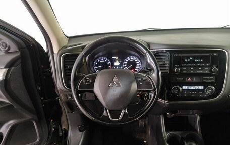 Mitsubishi Outlander III рестайлинг 3, 2015 год, 1 699 000 рублей, 9 фотография