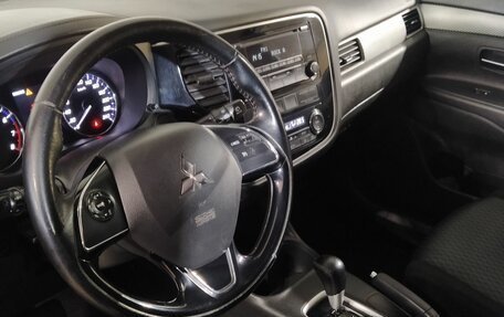 Mitsubishi Outlander III рестайлинг 3, 2015 год, 1 699 000 рублей, 13 фотография