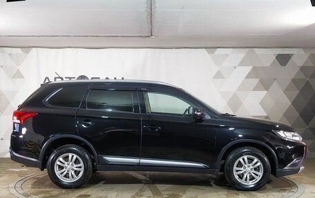 Mitsubishi Outlander III рестайлинг 3, 2015 год, 1 699 000 рублей, 5 фотография