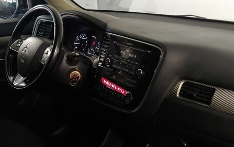 Mitsubishi Outlander III рестайлинг 3, 2015 год, 1 699 000 рублей, 14 фотография