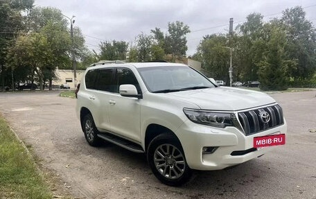 Toyota Land Cruiser Prado 150 рестайлинг 2, 2018 год, 5 100 000 рублей, 2 фотография