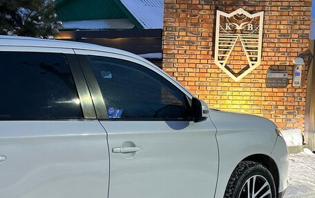 Mitsubishi Outlander III рестайлинг 3, 2012 год, 1 065 000 рублей, 8 фотография