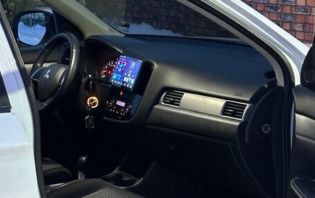 Mitsubishi Outlander III рестайлинг 3, 2012 год, 1 065 000 рублей, 12 фотография