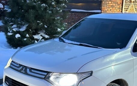 Mitsubishi Outlander III рестайлинг 3, 2012 год, 1 065 000 рублей, 3 фотография