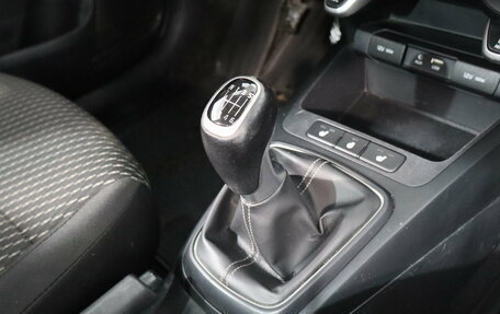 KIA Rio IV, 2018 год, 999 000 рублей, 10 фотография