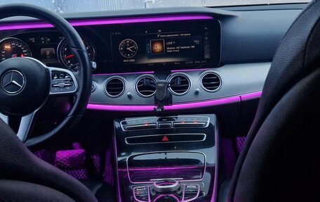 Mercedes-Benz E-Класс, 2018 год, 1 650 000 рублей, 14 фотография