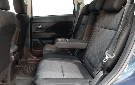 Mitsubishi Outlander III рестайлинг 3, 2022 год, 2 680 000 рублей, 13 фотография