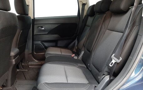 Mitsubishi Outlander III рестайлинг 3, 2022 год, 2 680 000 рублей, 12 фотография