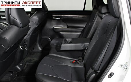 Toyota Highlander, 2025 год, 6 240 000 рублей, 26 фотография