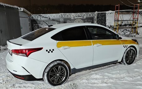 Hyundai Solaris II рестайлинг, 2021 год, 1 100 000 рублей, 4 фотография