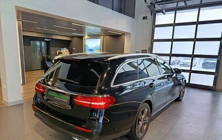 Mercedes-Benz E-Класс, 2019 год, 2 650 000 рублей, 4 фотография