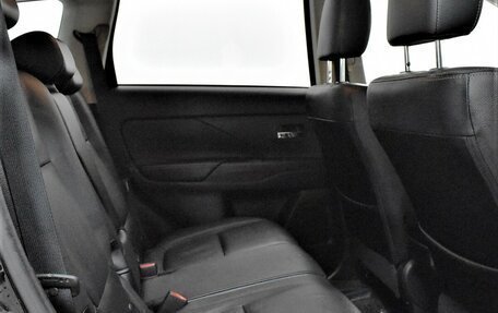 Mitsubishi Outlander III рестайлинг 3, 2017 год, 2 100 000 рублей, 13 фотография