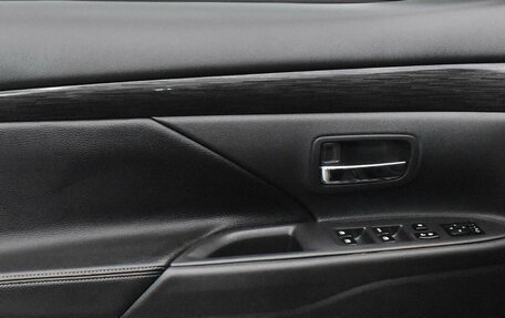 Mitsubishi Outlander III рестайлинг 3, 2017 год, 2 100 000 рублей, 11 фотография