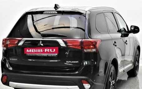 Mitsubishi Outlander III рестайлинг 3, 2017 год, 2 100 000 рублей, 4 фотография