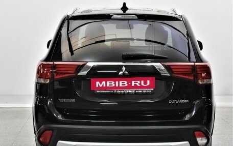 Mitsubishi Outlander III рестайлинг 3, 2017 год, 2 100 000 рублей, 3 фотография