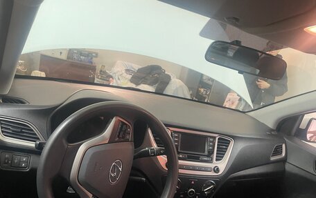 Hyundai Solaris II рестайлинг, 2019 год, 1 099 999 рублей, 6 фотография