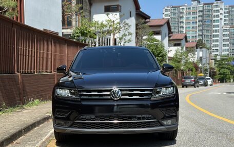 Volkswagen Tiguan II, 2019 год, 2 400 000 рублей, 2 фотография