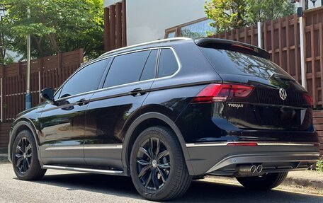 Volkswagen Tiguan II, 2019 год, 2 400 000 рублей, 3 фотография