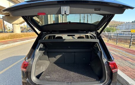 Volkswagen Tiguan II, 2019 год, 2 400 000 рублей, 15 фотография