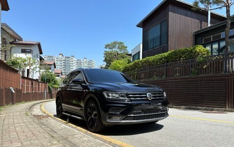 Volkswagen Tiguan II, 2019 год, 2 400 000 рублей, 19 фотография