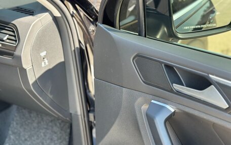 Volkswagen Tiguan II, 2019 год, 2 400 000 рублей, 18 фотография