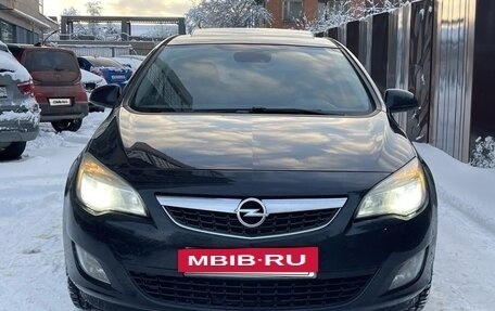 Opel Astra J, 2011 год, 830 000 рублей, 2 фотография