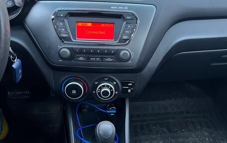 KIA Rio III рестайлинг, 2013 год, 700 000 рублей, 23 фотография