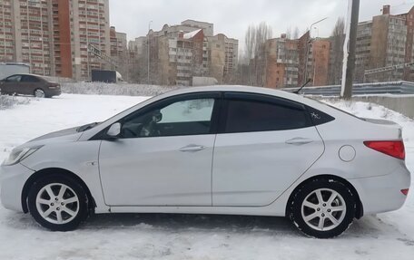 Hyundai Solaris II рестайлинг, 2013 год, 700 000 рублей, 1 фотография