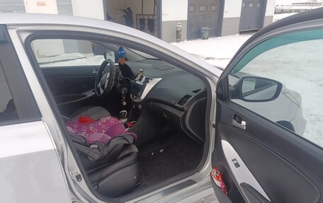 Hyundai Solaris II рестайлинг, 2013 год, 700 000 рублей, 8 фотография