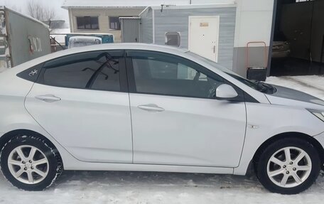 Hyundai Solaris II рестайлинг, 2013 год, 700 000 рублей, 3 фотография