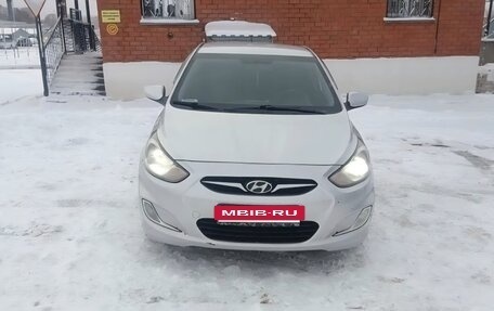 Hyundai Solaris II рестайлинг, 2013 год, 700 000 рублей, 2 фотография