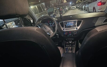 Hyundai Solaris II рестайлинг, 2022 год, 1 750 000 рублей, 3 фотография