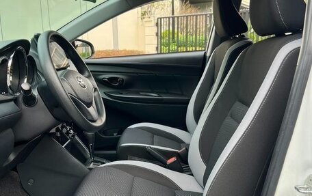 Toyota Yaris, 2022 год, 1 050 065 рублей, 5 фотография